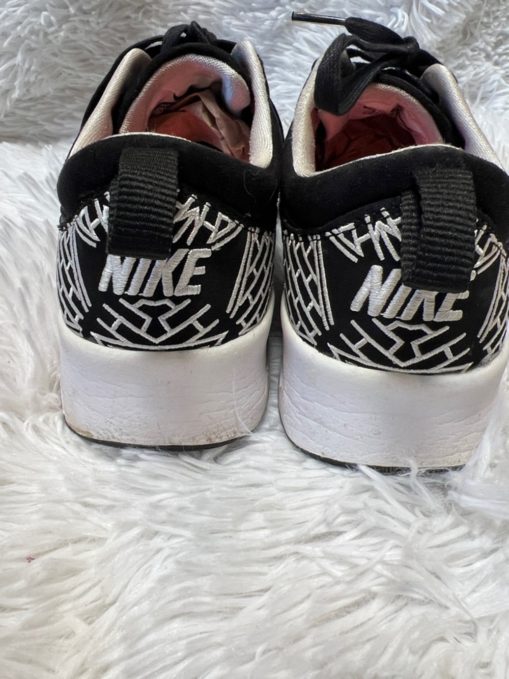 Nike Air Max Thea Suede NYC Sneakers RARE 8.5 - Picture 7 of 15